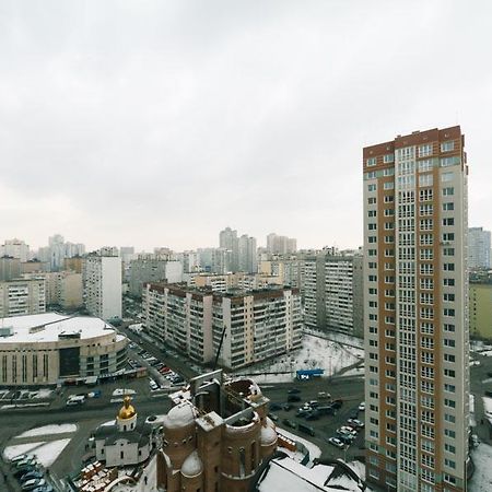 Cozy Apartment On Gmyri 12B Near Metro Poznyaki Kiev Esterno foto
