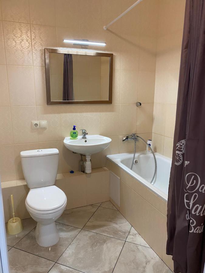 Cozy Apartment On Gmyri 12B Near Metro Poznyaki Kiev Esterno foto